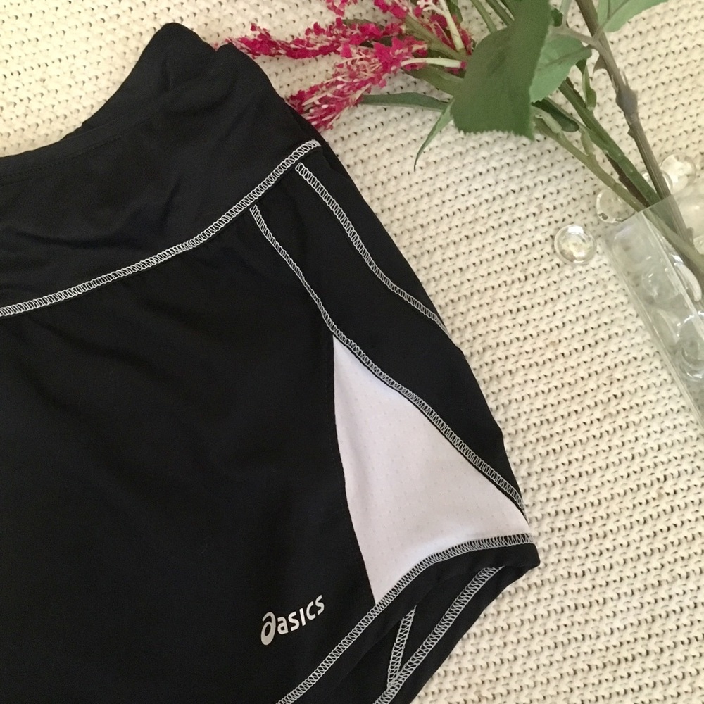 ASICS running shorts - Picture 3 of 5